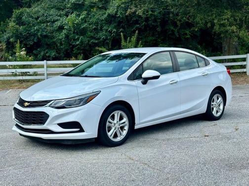 Summit White 2017 Chevrolet Cruze LT