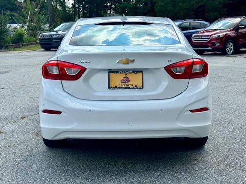 Summit White 2017 Chevrolet Cruze LT