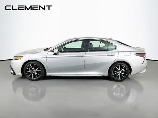 Celestial Silver Metallic 2022 Toyota Camry SE