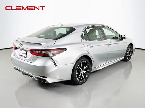 Celestial Silver Metallic 2022 Toyota Camry SE
