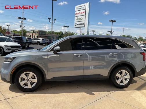 2022 Kia Sorento LX