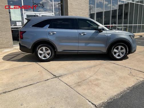 2022 Kia Sorento LX