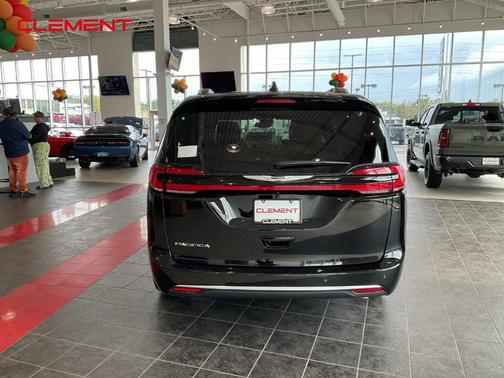 2026 Chrysler Pacifica Pinnacle