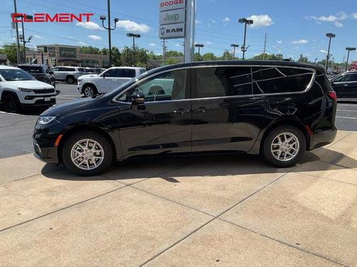 2025 Chrysler Pacifica Select