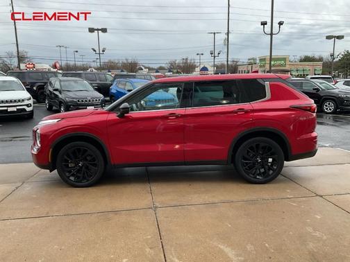 2023 Mitsubishi Outlander SE