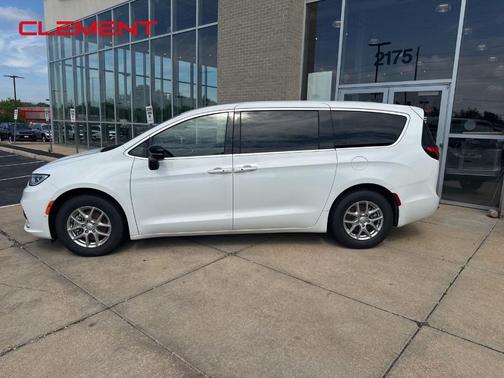 Bright White Clearcoat 2026 Chrysler Pacifica Select