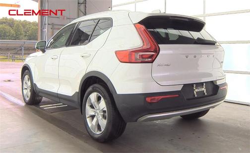 2021 Volvo XC40 T5 Momentum