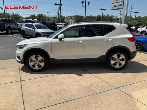 2021 Volvo XC40 T5 Momentum