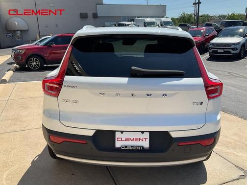 2021 Volvo XC40 T5 Momentum