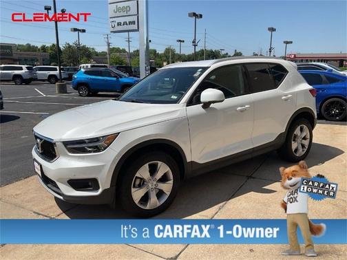 2021 Volvo XC40 T5 Momentum