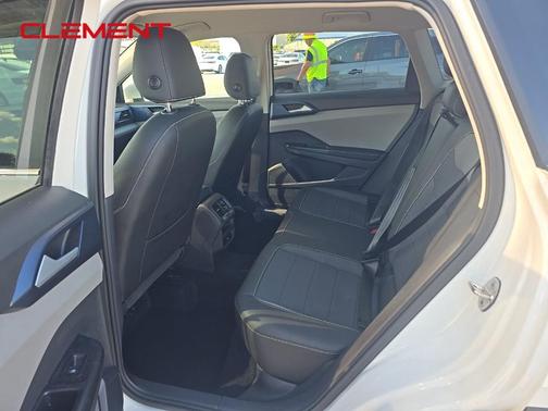 Pure White 2024 Volkswagen Taos 1.5T SE