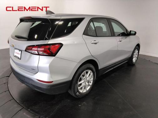 Silver Ice Metallic 2022 Chevrolet Equinox LS