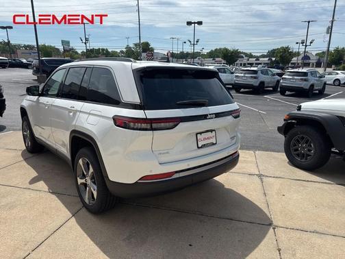 Bright White Clearcoat 2026 Jeep Grand Cherokee Limited