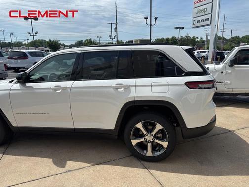 Bright White Clearcoat 2026 Jeep Grand Cherokee Limited
