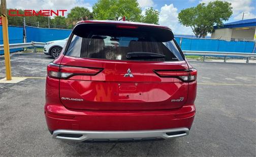2023 Mitsubishi Outlander PHEV SE