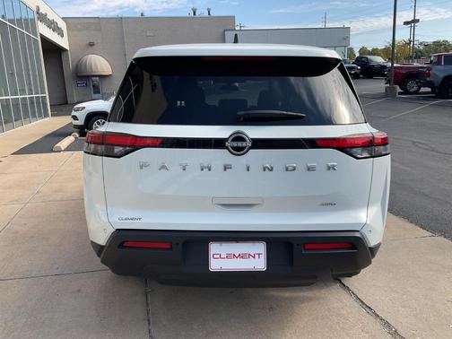 2024 Nissan Pathfinder S