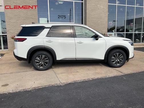 2024 Nissan Pathfinder S