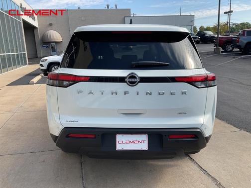 2024 Nissan Pathfinder S