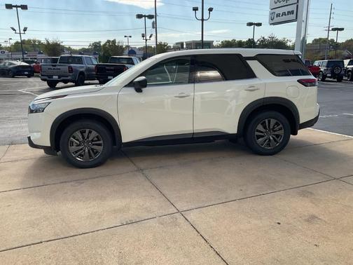 2024 Nissan Pathfinder S