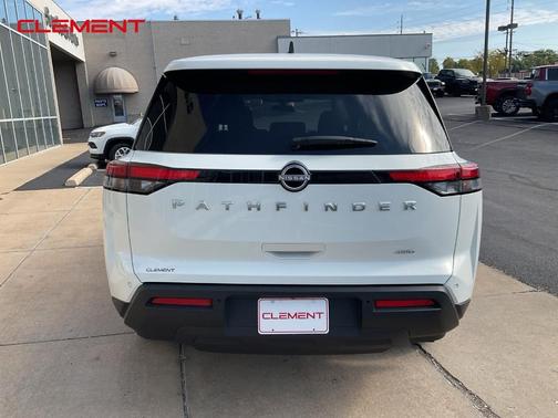2024 Nissan Pathfinder S