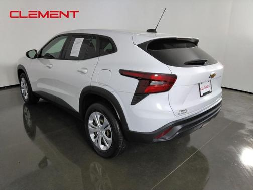 Summit White 2024 Chevrolet Trax LS