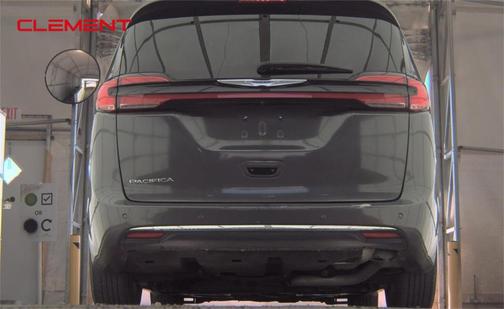 2022 Chrysler Pacifica Touring-L