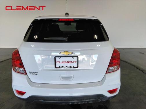 Summit White 2022 Chevrolet Trax LS