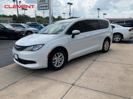 2023 Chrysler Voyager LX