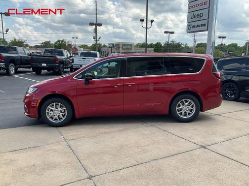 2025 Chrysler Pacifica Select