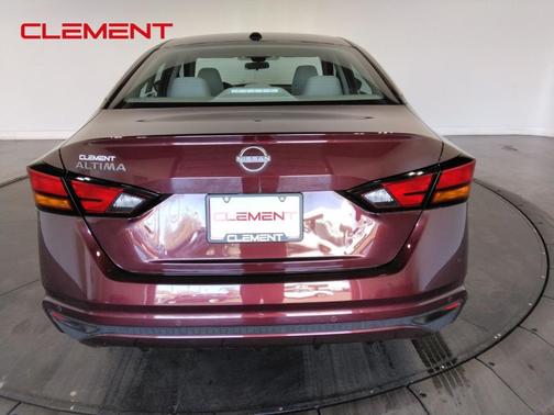 Garnet Pearl 2025 Nissan Altima SV