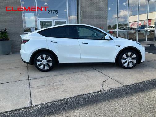 White 2023 Tesla Model Y Performance
