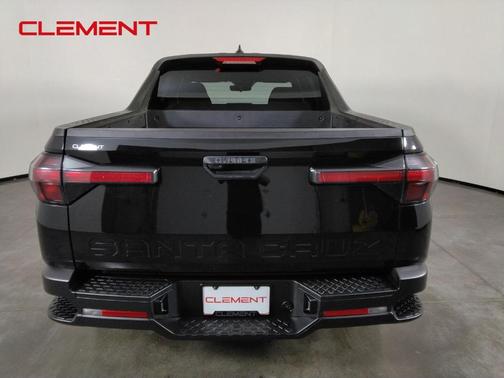Phantom Black 2025 Hyundai SANTA CRUZ SE