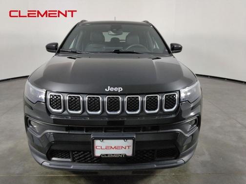 Diamond Black 2023 Jeep Compass Latitude