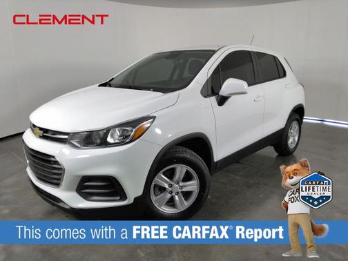 Summit White 2022 Chevrolet Trax LS