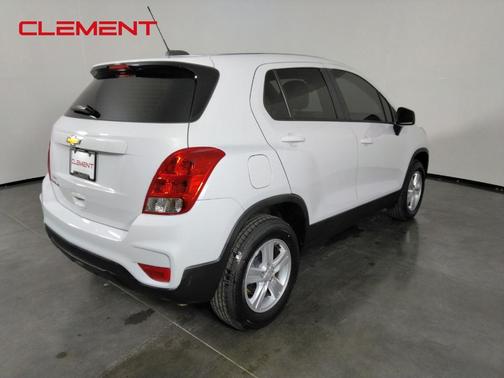 Summit White 2022 Chevrolet Trax LS