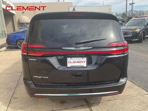 2023 Chrysler Pacifica Touring-L