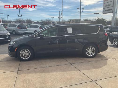 2023 Chrysler Pacifica Touring-L