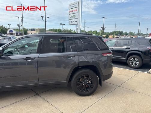 Metallic 2026 Jeep Grand Cherokee Laredo