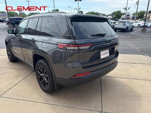 Metallic 2026 Jeep Grand Cherokee Laredo