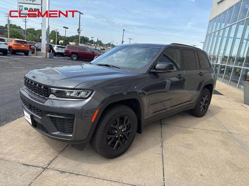Metallic 2026 Jeep Grand Cherokee Laredo