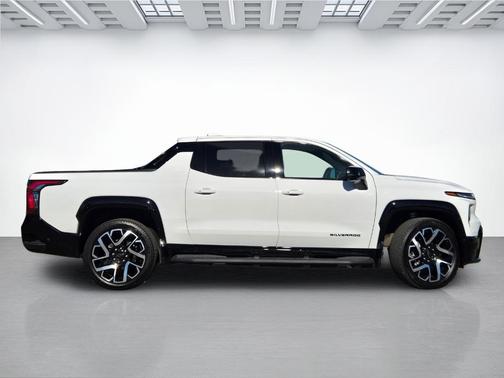2024 Chevrolet Silverado EV RST