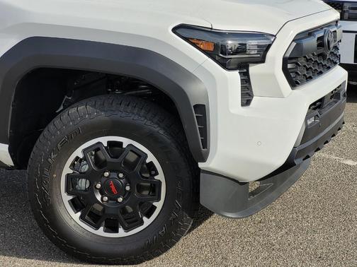 2025 Toyota Tacoma Hybrid TRD