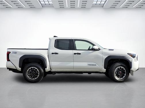 2025 Toyota Tacoma Hybrid TRD