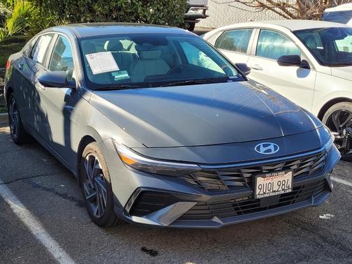 2025 Hyundai ELANTRA Limited