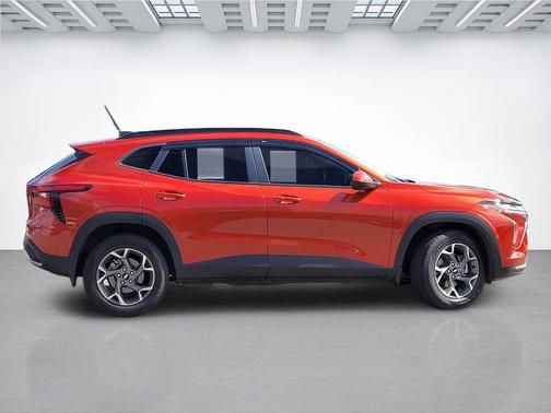 Cayenne Orange Metallic 2024 Chevrolet Trax LT