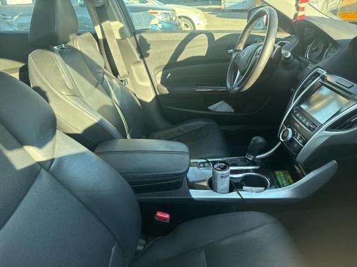 Lunar Silver Metallic 2017 Acura TLX w/Technology Package