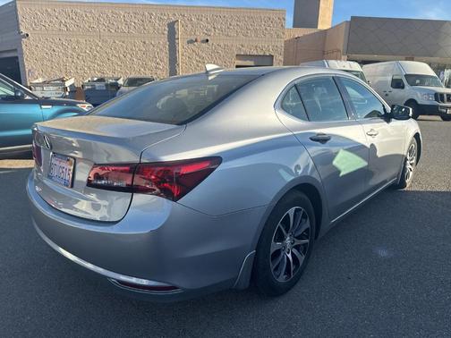 Lunar Silver Metallic 2017 Acura TLX w/Technology Package