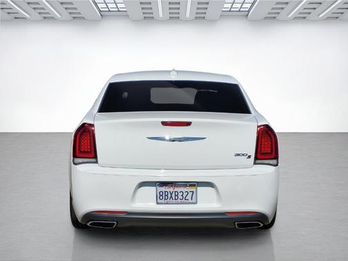 2018 Chrysler 300 S