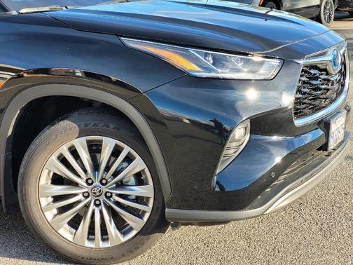 2024 Toyota Highlander Hybrid Platinum