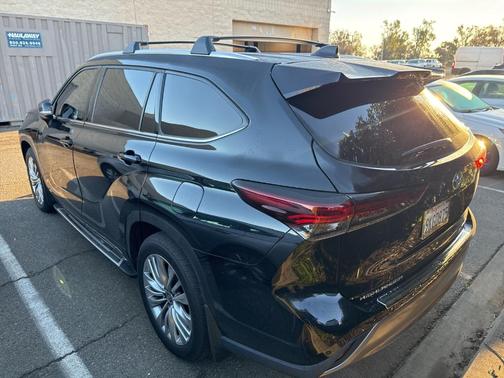 2024 Toyota Highlander Hybrid Platinum